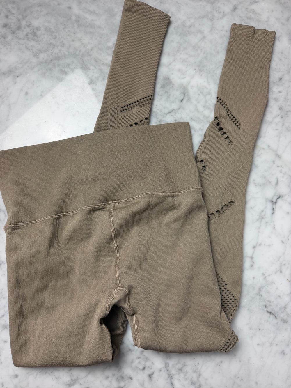 Alo yoga leggings - Picture 3 of 3